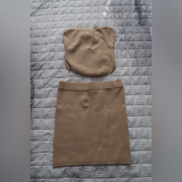 Tan Ribbed Knit Collars - Picture 2 of 2